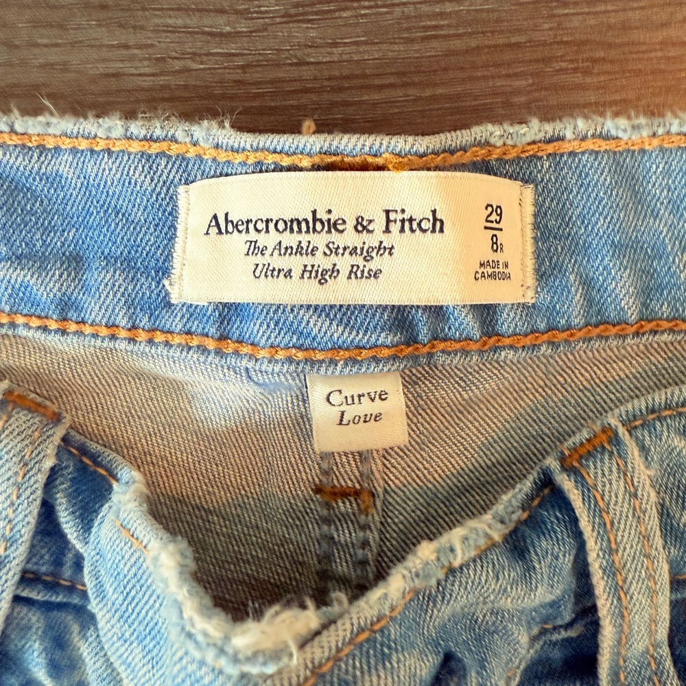 Abercrombie & Fitch Ultra High Rise Jeans - Light Blue - Picture 3 of 3